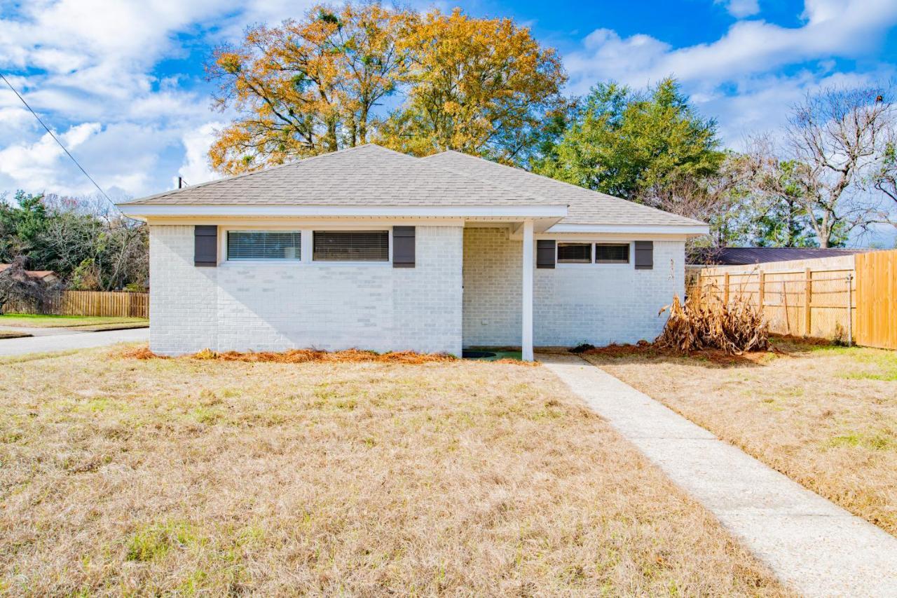 House In Mobile Newly Renovated! Quiet & Centrally Located! Exterior foto
